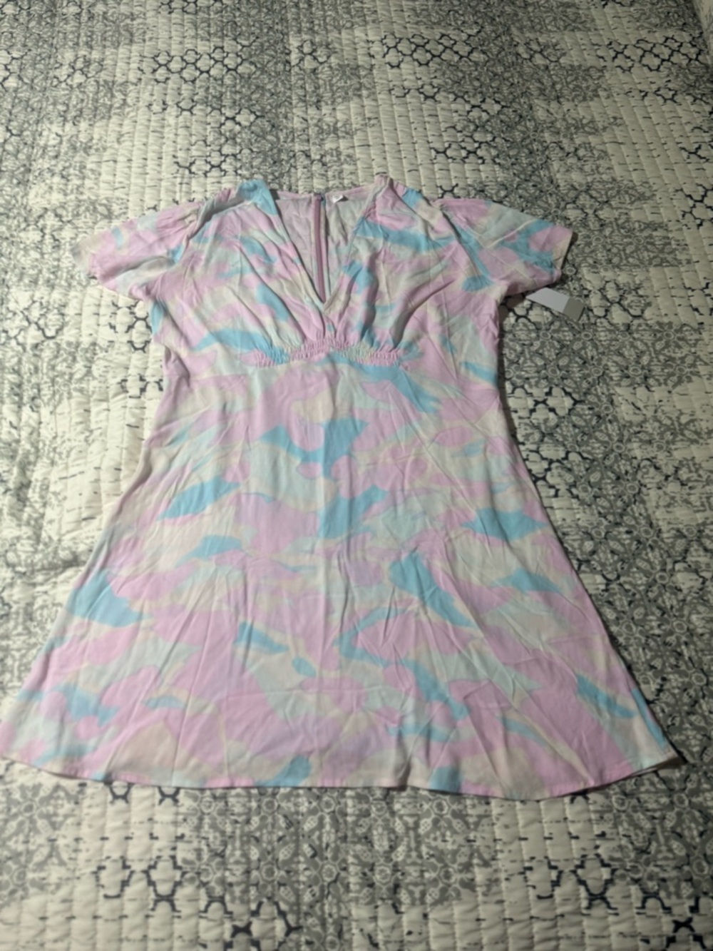 BP Pastel Gauzy V Neck Dress Ladies Size Large New with Tags
